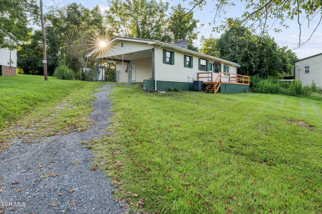 Photo of 724 Oak Grove Road, Johnson City, TN 37615 (MLS # 10000506)