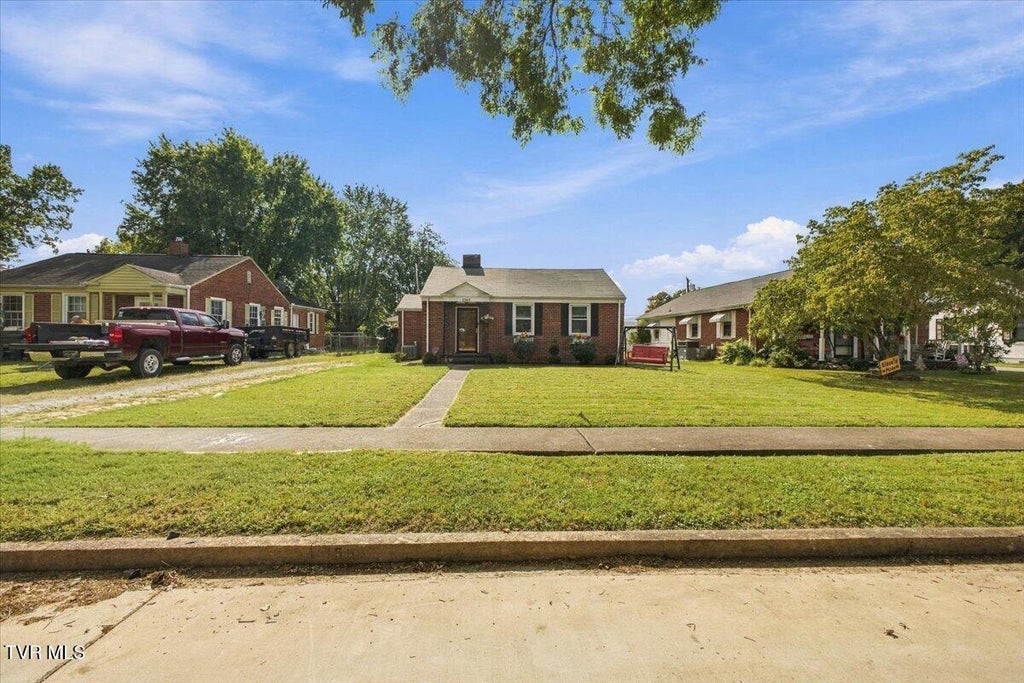 Photo of 1565 Pineola Avenue, Kingsport, TN 37664 (MLS # 10001216)