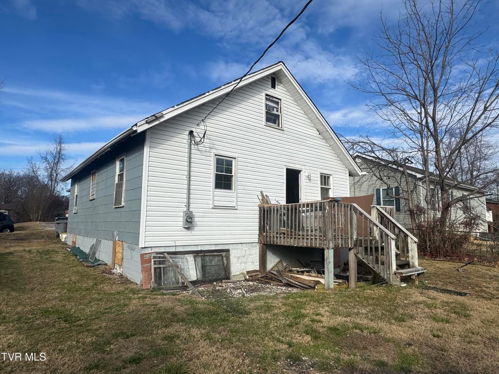 Photo of 108 Lakeview Street, Bristol, TN 37620 (MLS # 9989939)