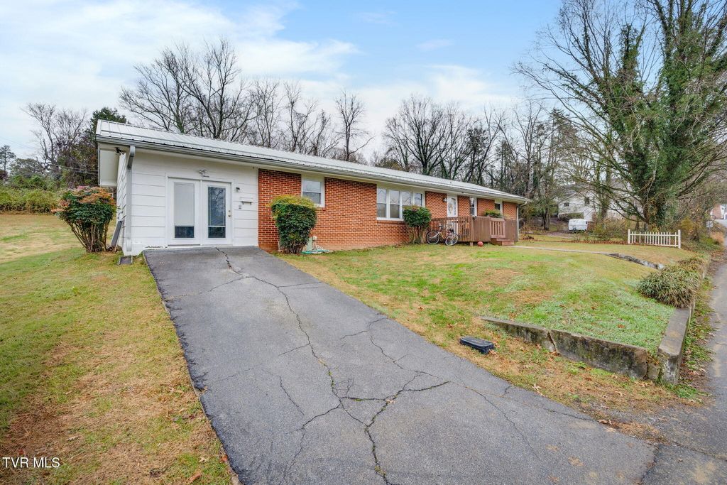 Photo of 104 3rd Avenue, Jonesborough, TN 37659 (MLS # 9989078)