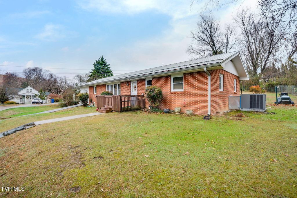 Photo of 104 3rd Avenue, Jonesborough, TN 37659 (MLS # 9989078)