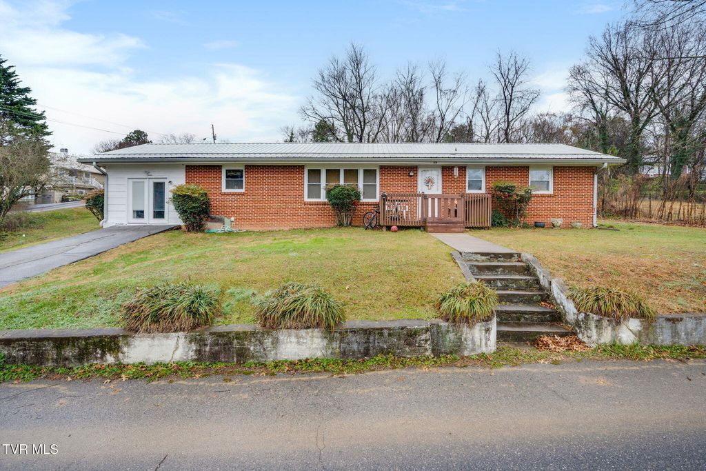 Photo of 104 3rd Avenue, Jonesborough, TN 37659 (MLS # 9989078)