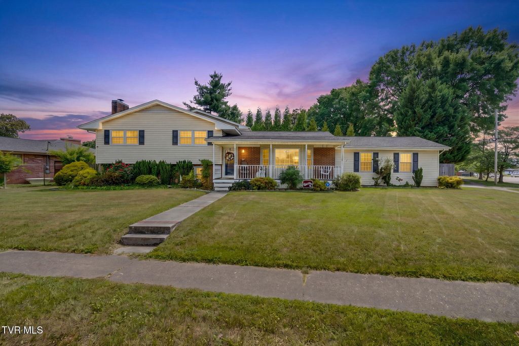 Photo of 1801 Hermitage Drive, Kingsport, TN 37664 (MLS # 9995840)