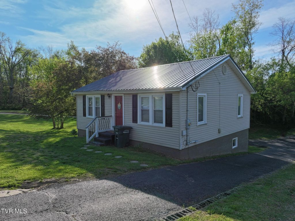 Photo of 501 Mckee Street, Greeneville, TN 37743 (MLS # 9993944)
