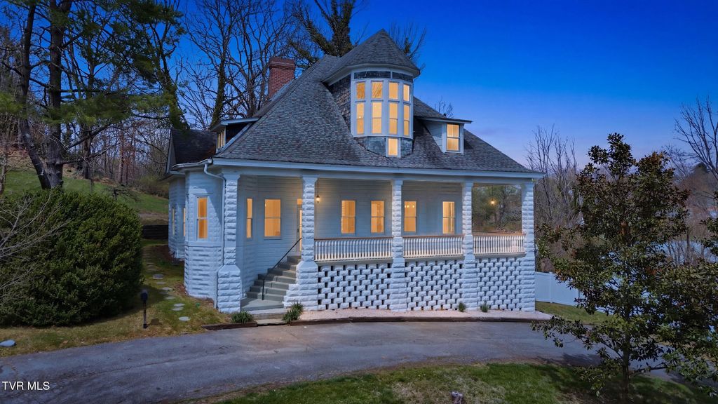 Photo of 243 Mason Place, Abingdon, VA 24210 (MLS # 9993385)