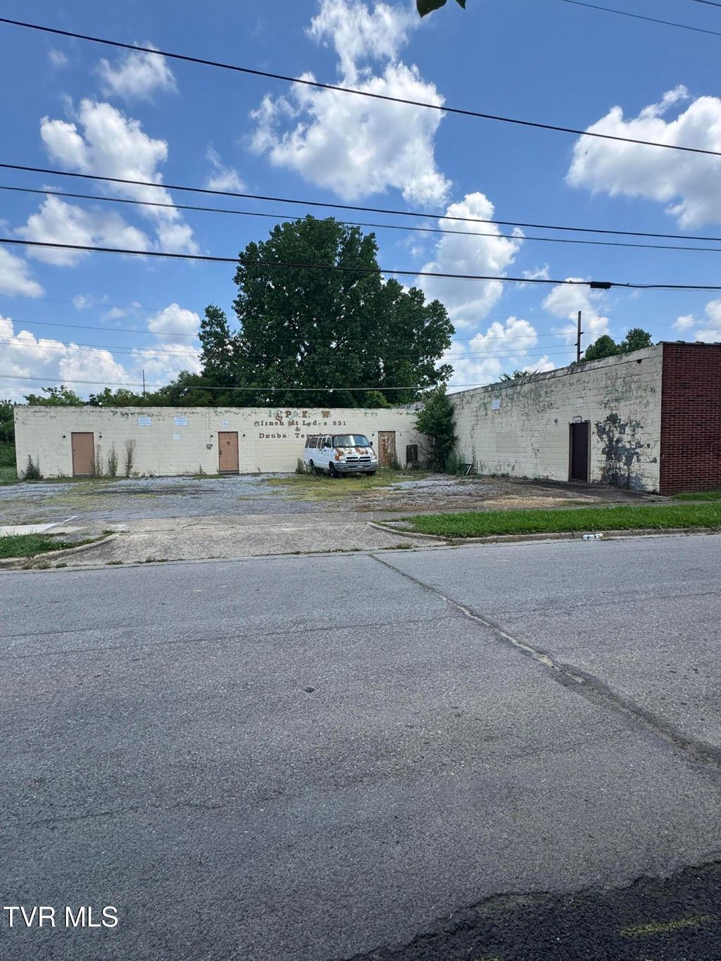 Photo of 1018 Martin Luther King Jr. Drive, Kingsport, TN 37660 (MLS # 9982096)