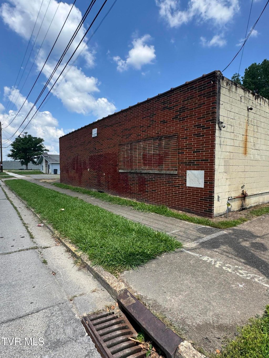 Photo of 1018 Martin Luther King Jr. Drive, Kingsport, TN 37660 (MLS # 9982096)