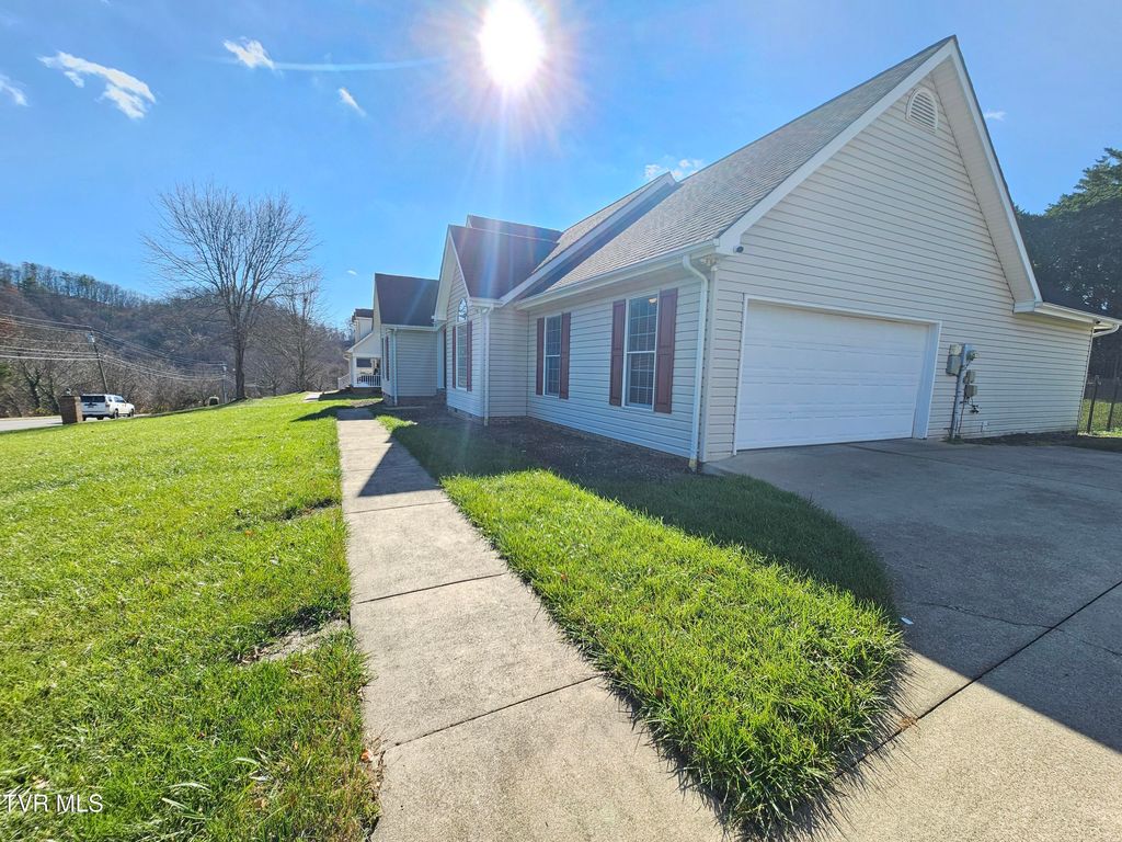 Photo of 212 Chatham Road, Bristol, TN 37620 (MLS # 9988752)