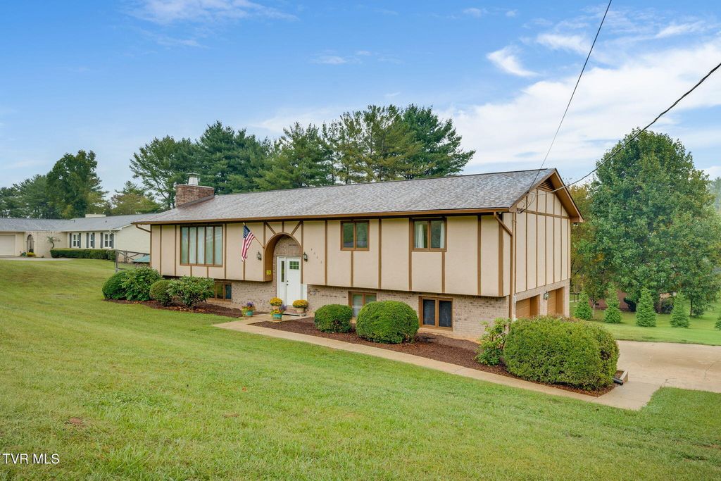 Photo of 4802 Wind Drive, Kingsport, TN 37664 (MLS # 9986254)