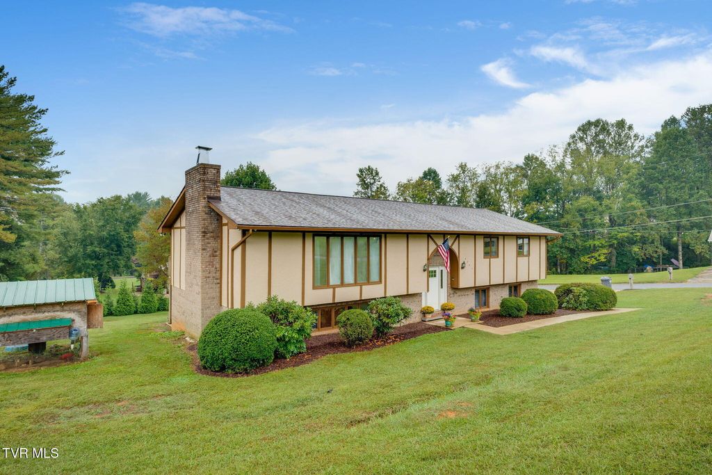 Photo of 4802 Wind Drive, Kingsport, TN 37664 (MLS # 9986254)