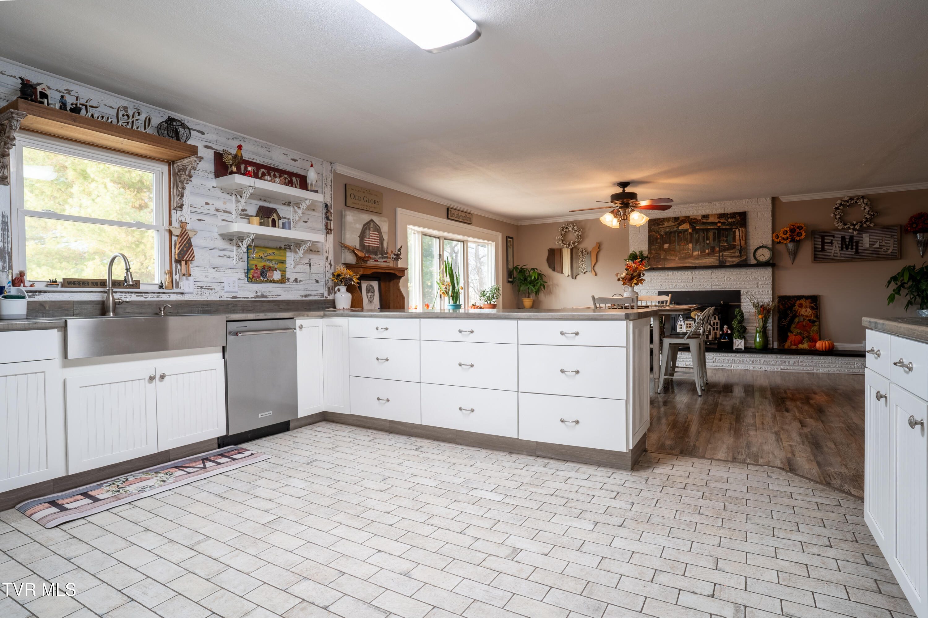 435 Shawnee Drive, Bluff City, Tennessee image 12