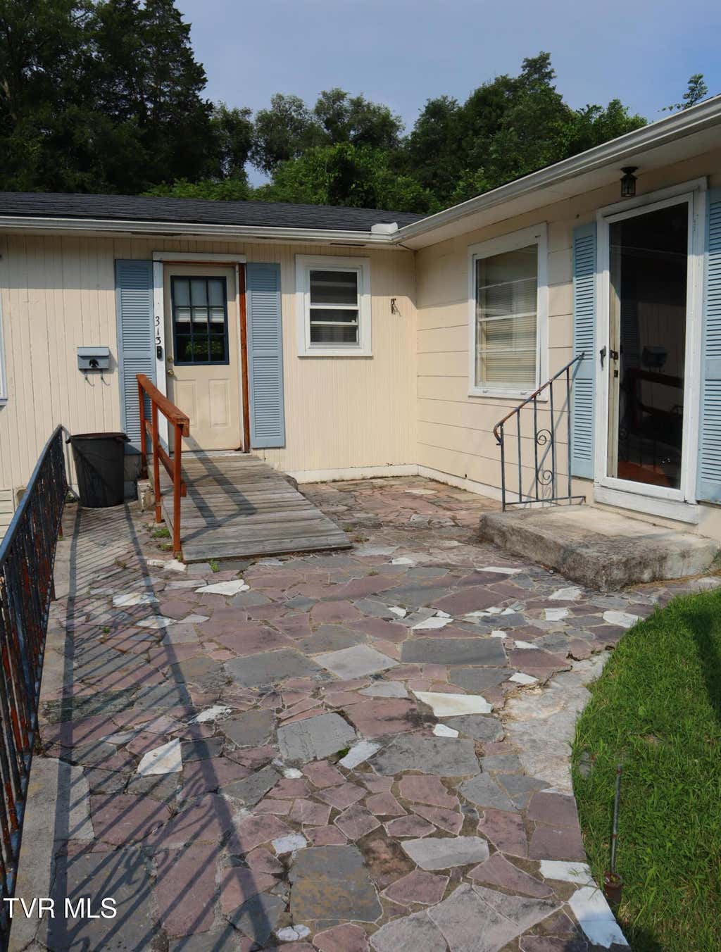 Photo of 313 Boyd Street, Rogersville, TN 37857 (MLS # 9998732)