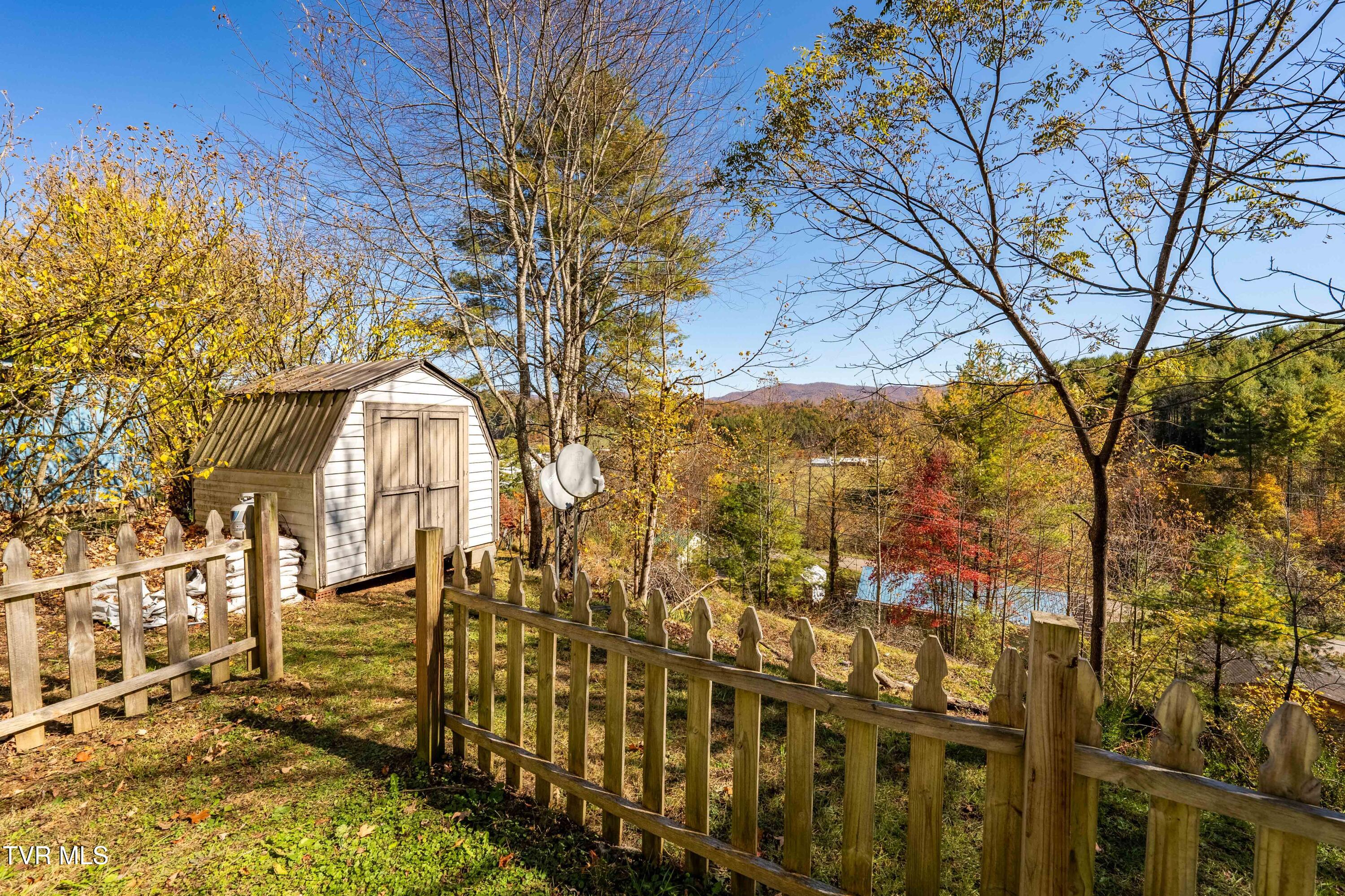 520 Hospital Hill Road, Mountain City, Tennessee image 8