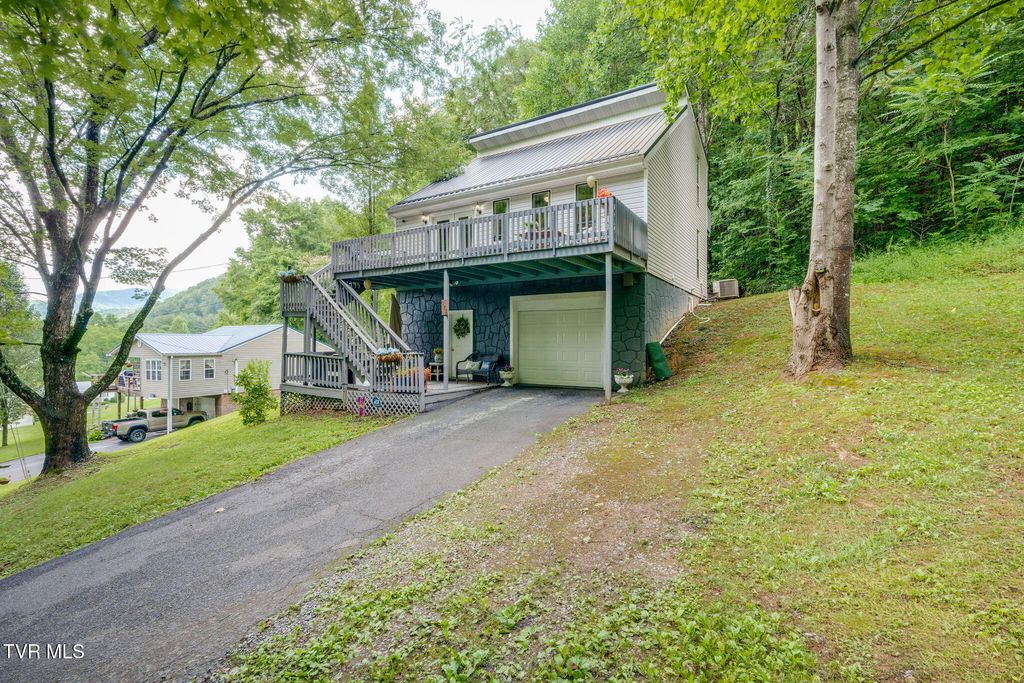 Photo of 133 Admiral Avenue, Elizabethton, TN 37643 (MLS # 9997149)