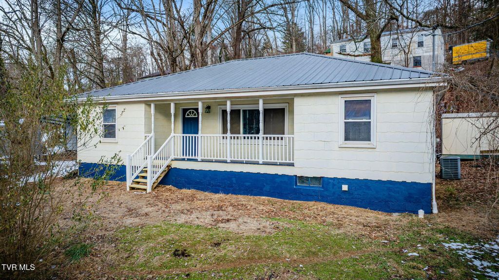 Photo of 977 Kinsler Pvt Lane, Kingsport, TN 37665 (MLS # 9991074)