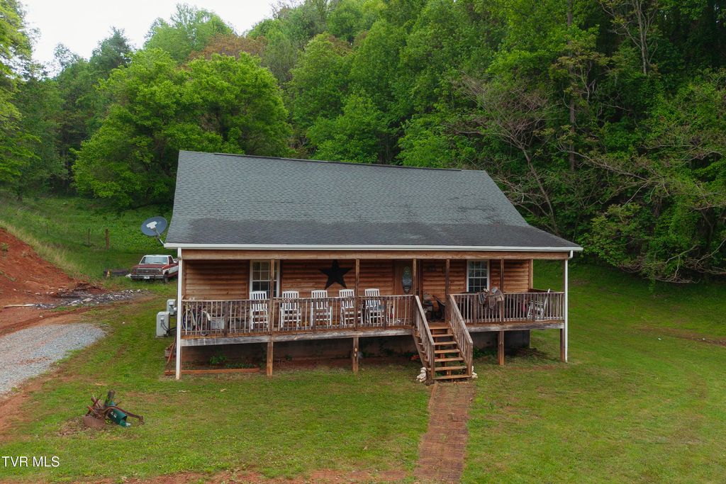 Photo of 109 Triangle B Drive, Erwin, TN 37650 (MLS # 9989812)