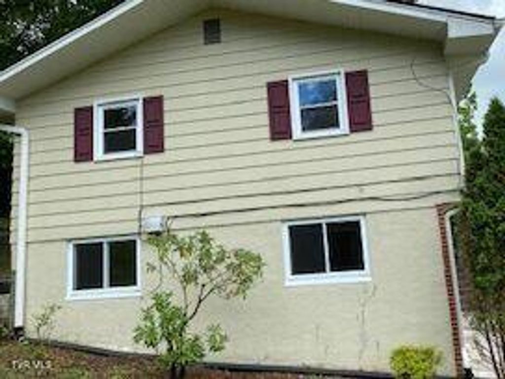 Photo of 133 Sycamore Drive, Bristol, TN 37620 (MLS # 9998483)