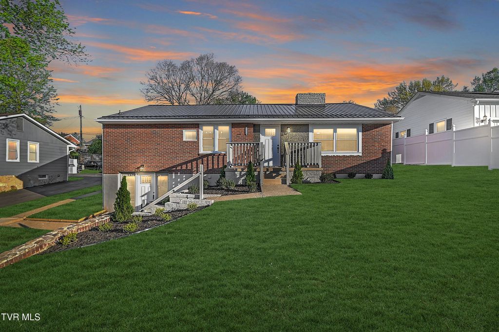 Photo of 1118 Sevier Terrace Drive, Kingsport, TN 37660 (MLS # 9993562)