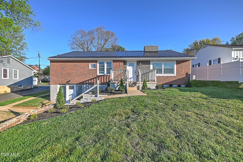 Photo of 1118 Sevier Terrace Drive, Kingsport, TN 37660 (MLS # 9993562)