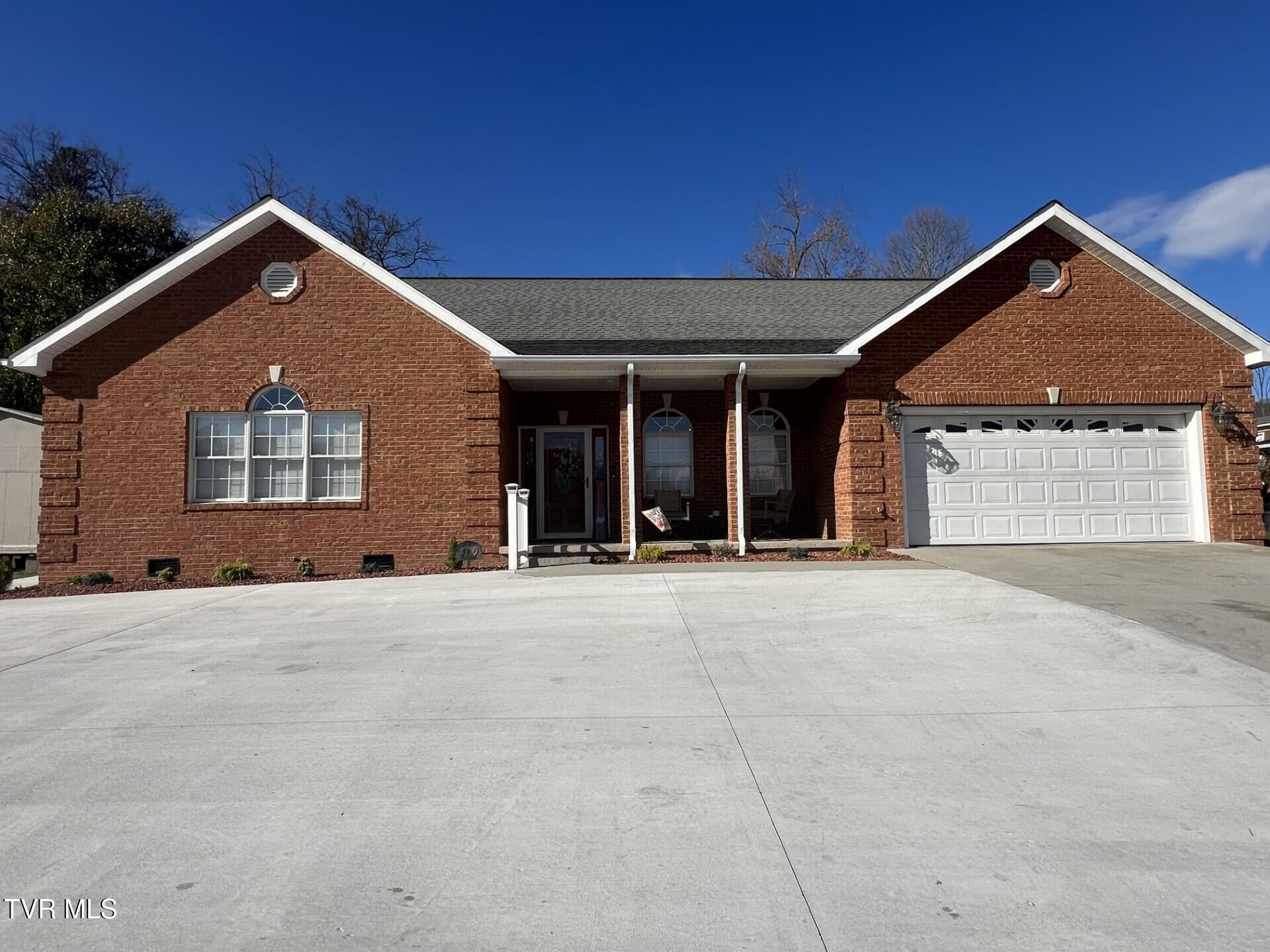 409 Oakwood Avenue, Pennington Gap, Virginia image 1