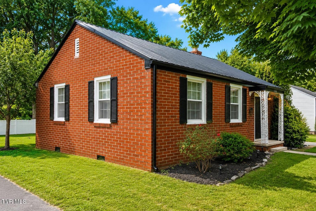 Photo of 1528 Sevier Avenue, Kingsport, TN 37664 (MLS # 9996488)