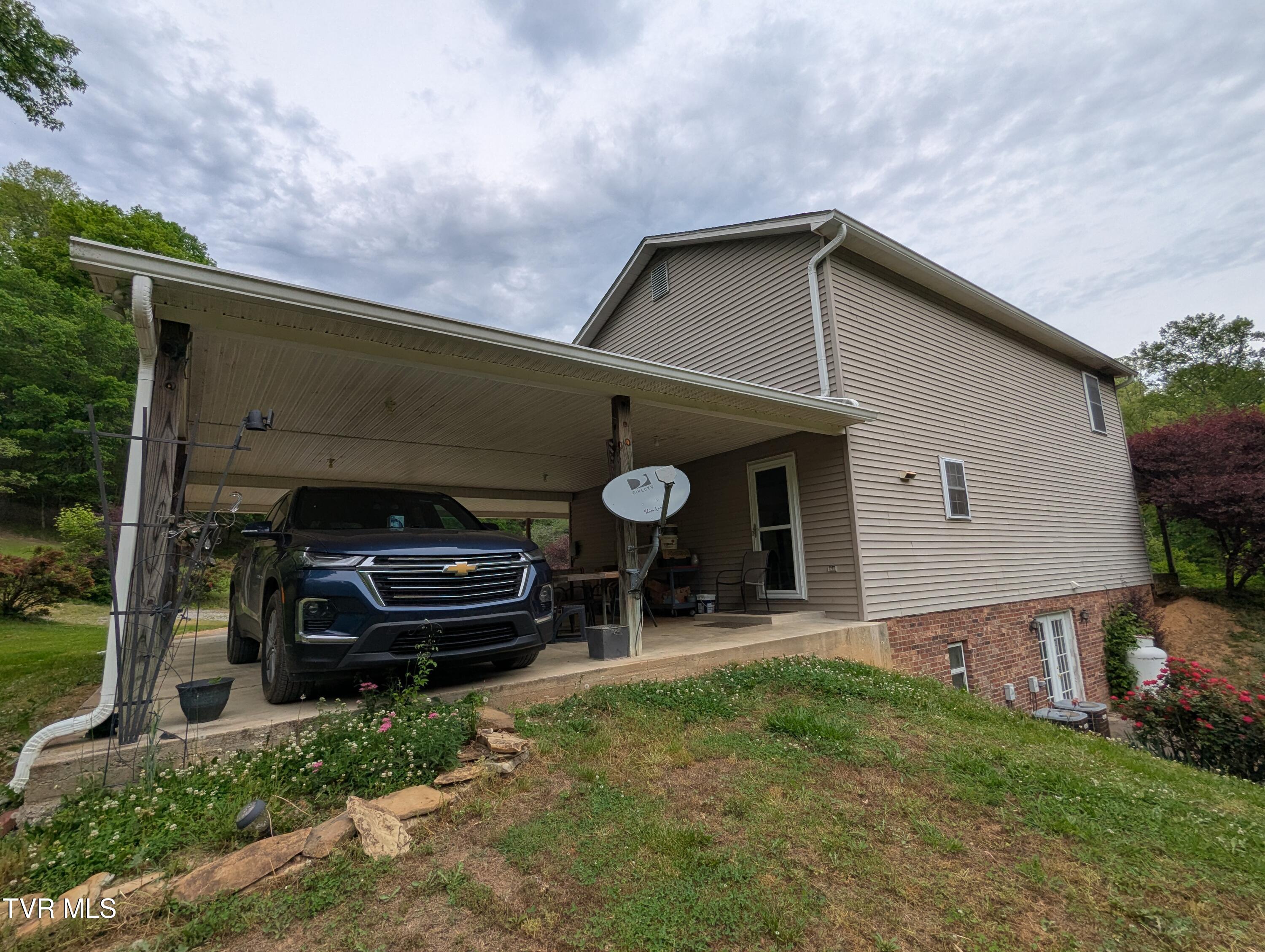 253 Duck Drive, Gate City, Virginia image 2