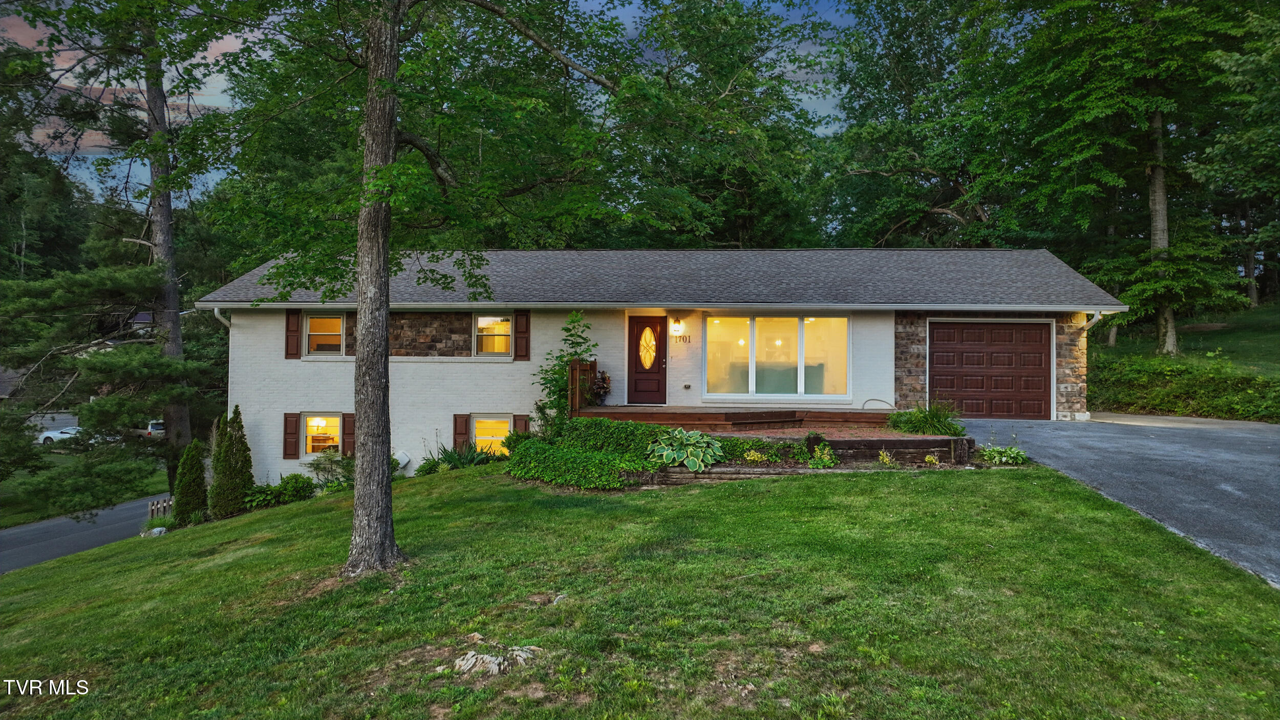 1701 Woodridge Drive, Johnson City, Tennessee image 1
