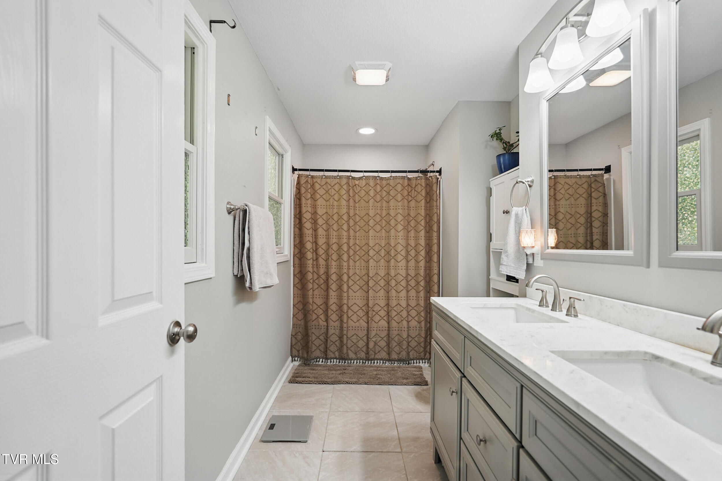 1701 Woodridge Drive, Johnson City, Tennessee image 13