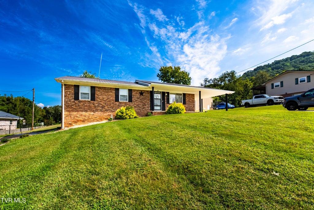 Photo of 103 Valley View Drive, Rogersville, TN 37857 (MLS # 10000349)