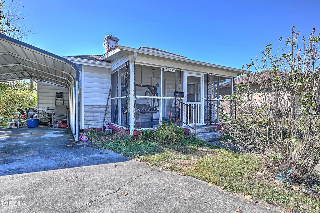 Photo of 1237 Holyoke Street, Kingsport, TN 37664 (MLS # 9987411)