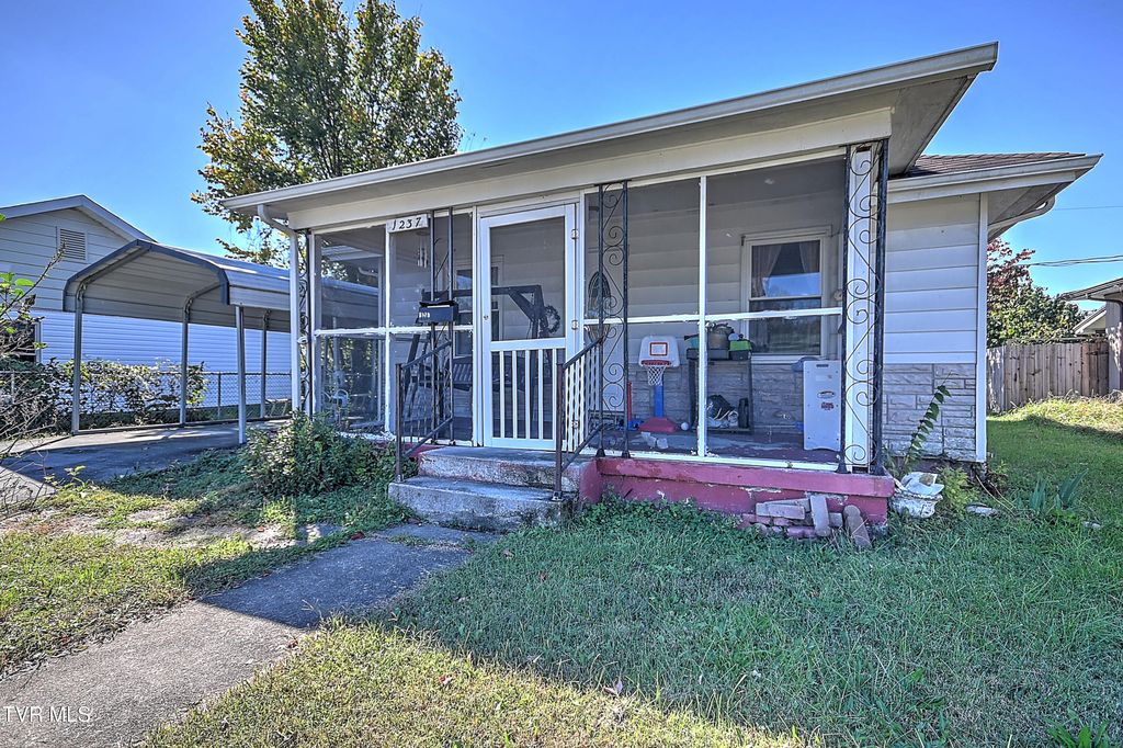 Photo of 1237 Holyoke Street, Kingsport, TN 37664 (MLS # 9987411)