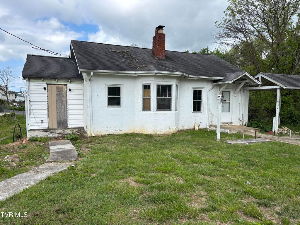 Photo of 540 Madison Street, Bristol, VA 24201 (MLS # 9980528)