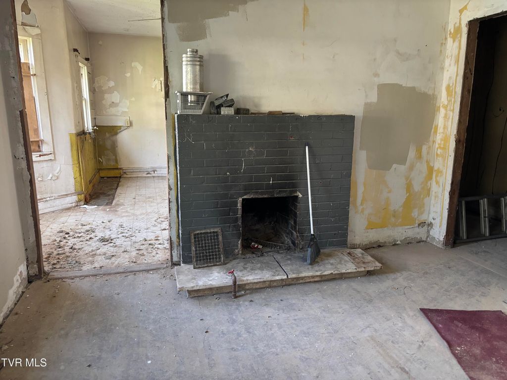 Photo of 540 Madison Street, Bristol, VA 24201 (MLS # 9980528)