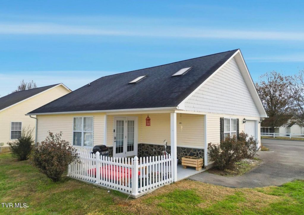 Photo of 1842 Country Meadows Drive, Sevierville, TN 37862 (MLS # 9989548)