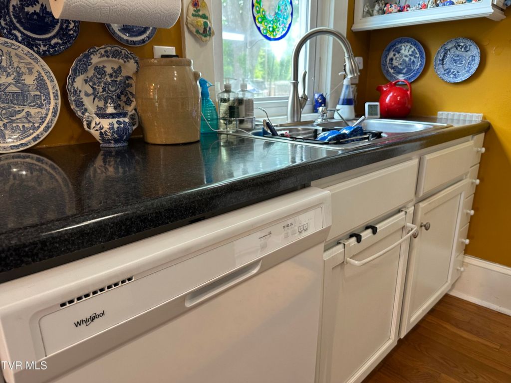 Photo of 1045 Catawba Street, Kingsport, TN 37660 (MLS # 9994901)