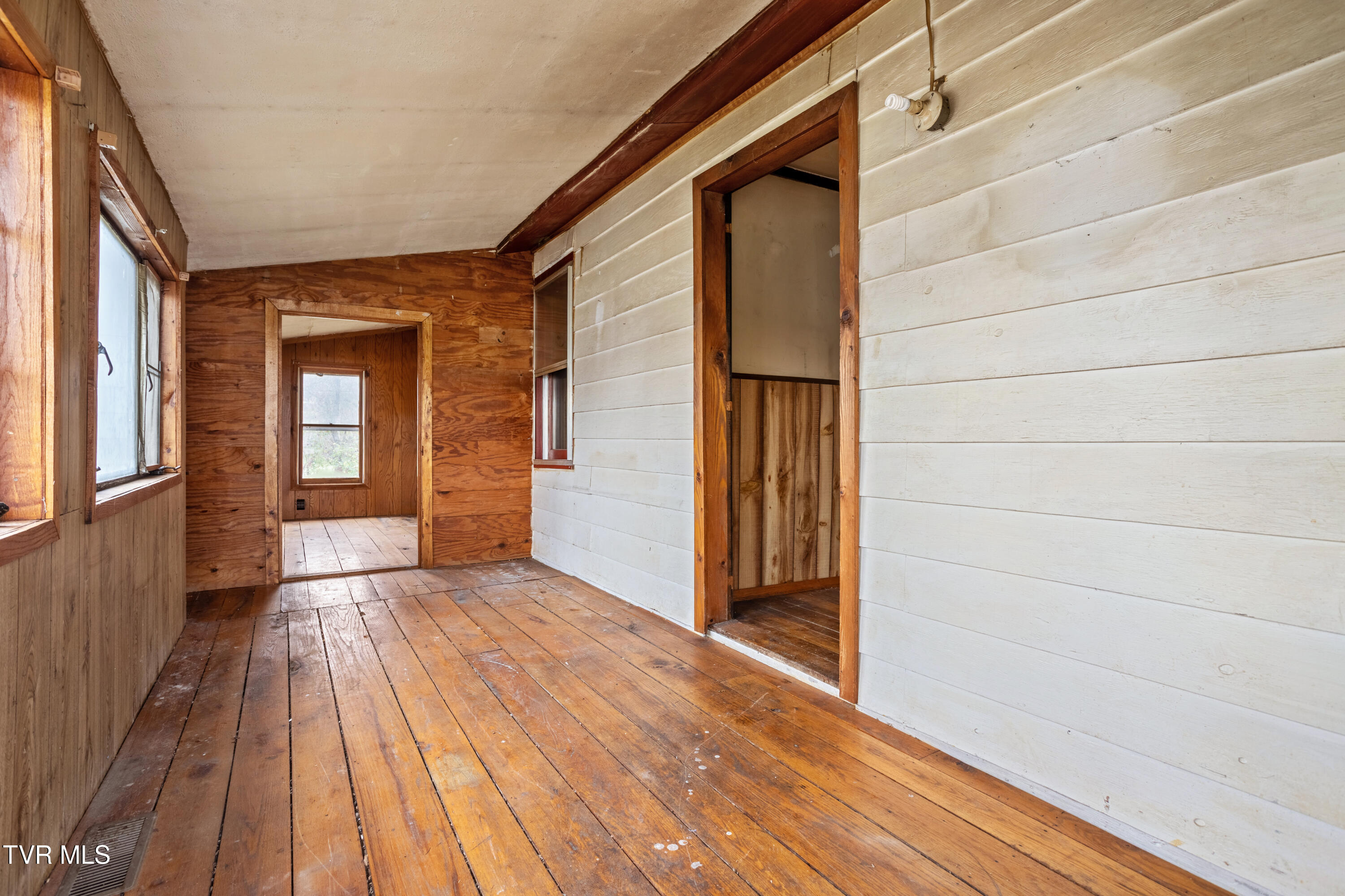 1667 Bristol Caverns Highway, Bristol, Tennessee image 8