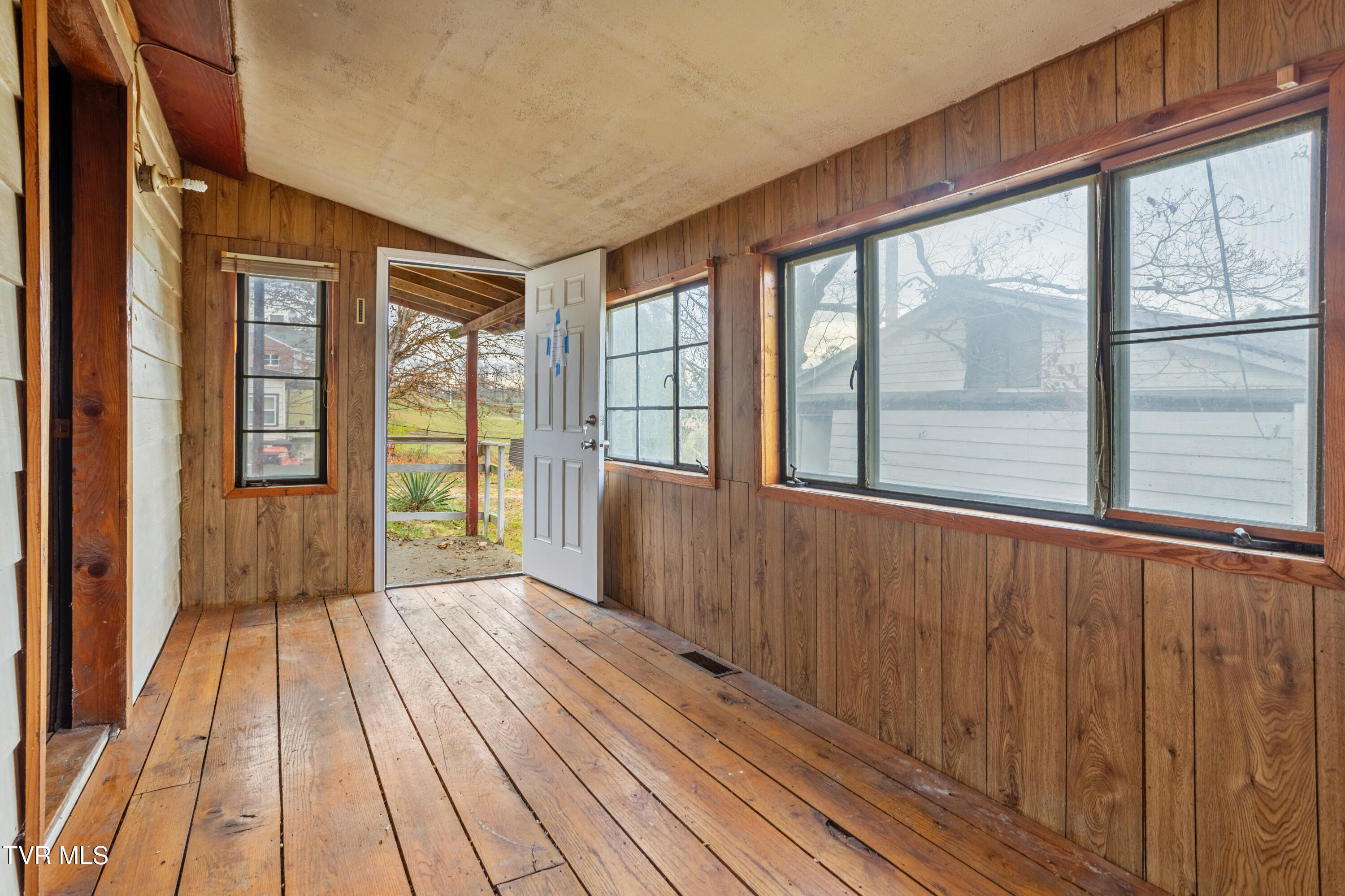 1667 Bristol Caverns Highway, Bristol, Tennessee image 9
