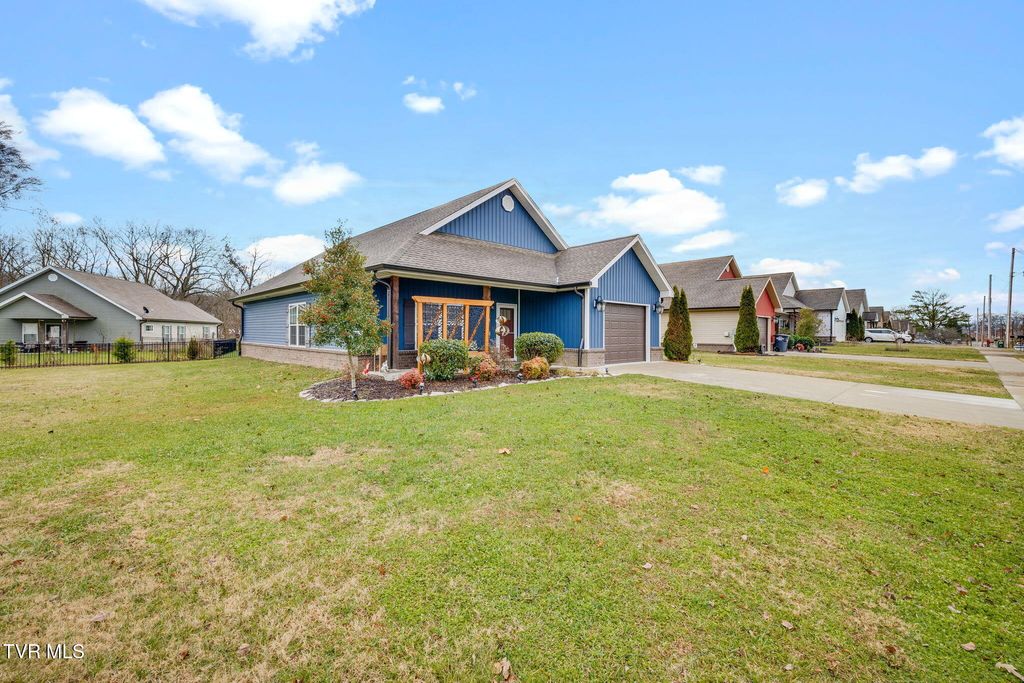 Photo of 1681 Virginia Avenue, Kingsport, TN 37664 (MLS # 9989241)