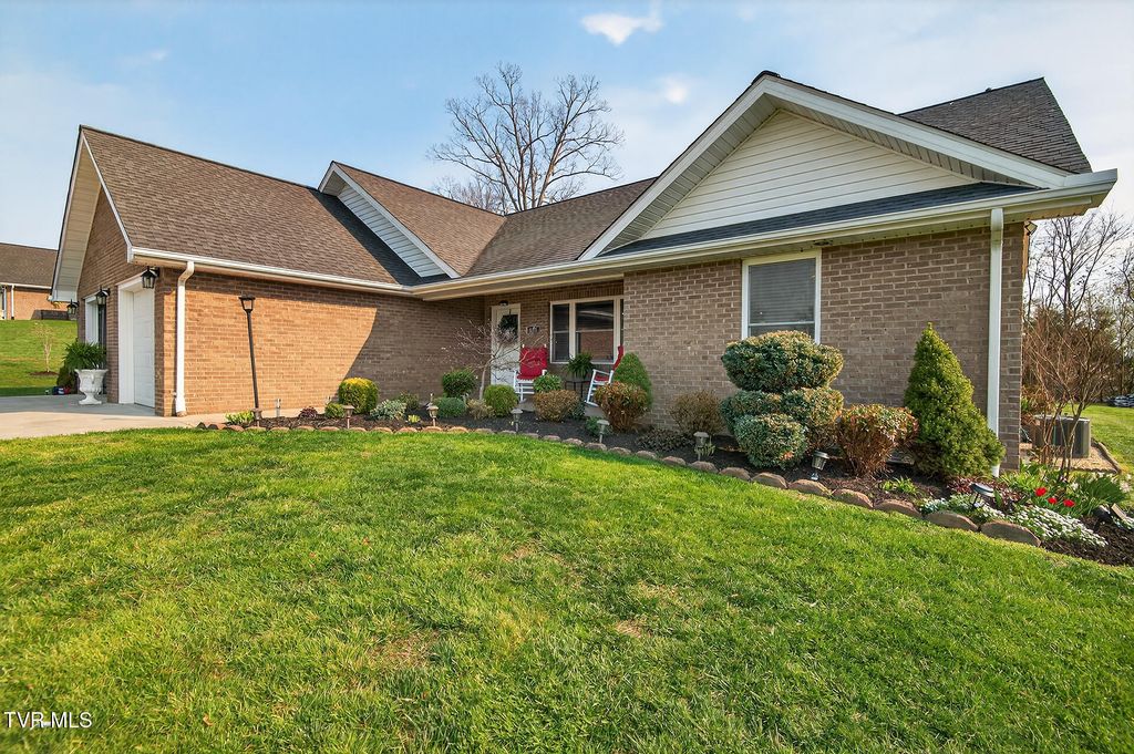 Photo of 410 Garden Meadow Drive, Greeneville, TN 37745 (MLS # 9992966)