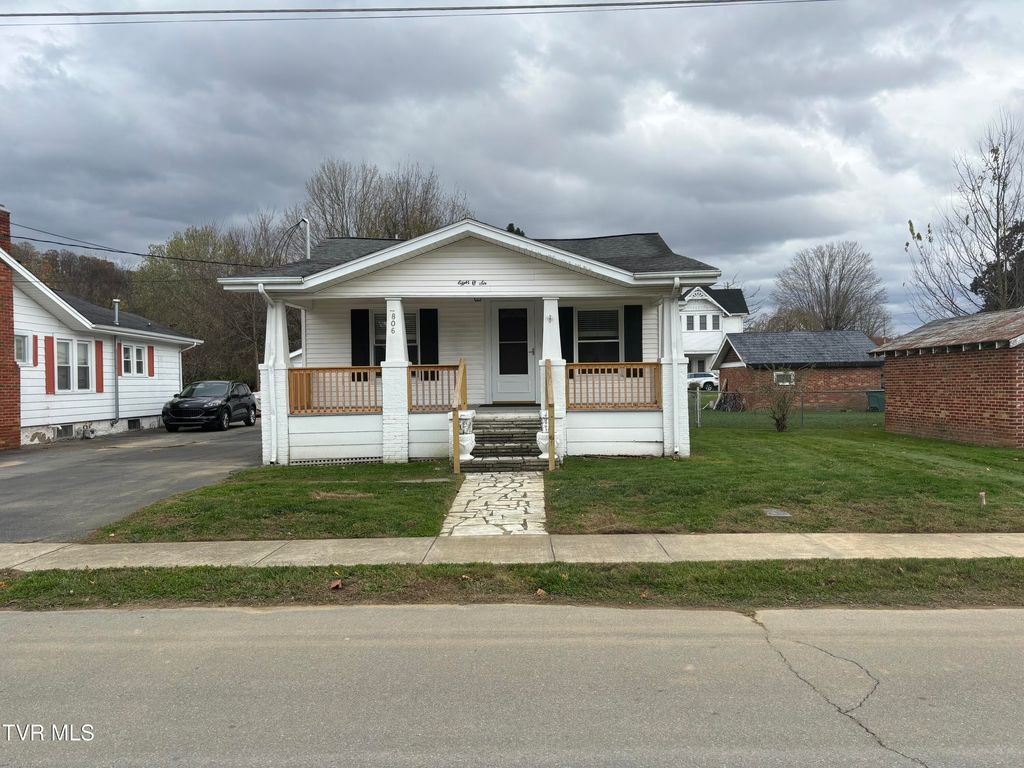 Photo of 806 B Street, Elizabethton, TN 37643 (MLS # 9984127)