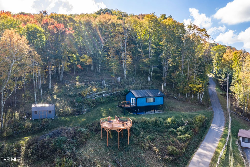 Photo of 150 Log Cabin Lane, Roan Mountain, TN 37687 (MLS # 10002316)