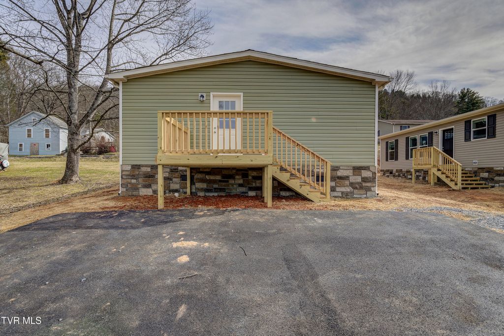 Photo of 200 Florida Avenue, Erwin, TN 37650 (MLS # 9991157)