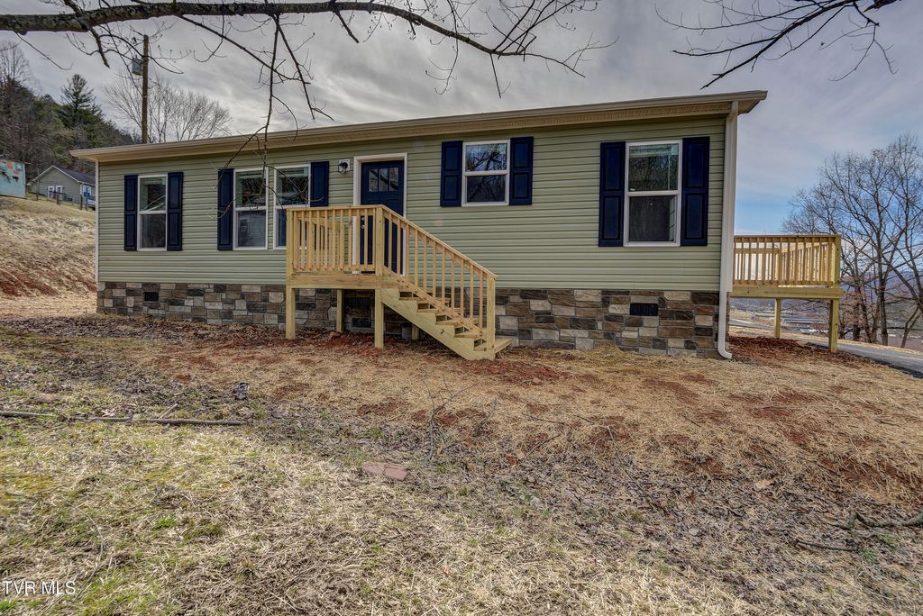 Photo of 200 Florida Avenue, Erwin, TN 37650 (MLS # 9991157)