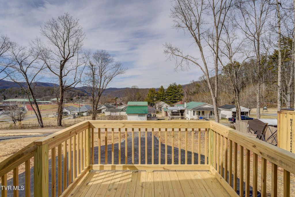 Photo of 200 Florida Avenue, Erwin, TN 37650 (MLS # 9991157)