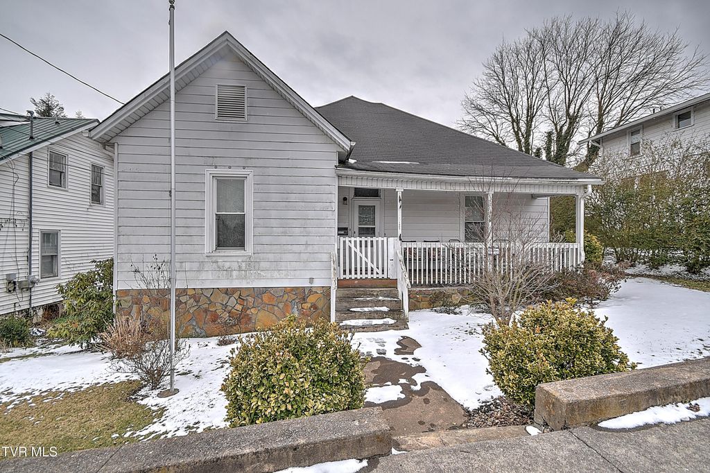 Photo of 1605 Mary Street, Bristol, VA 24201 (MLS # 9990963)