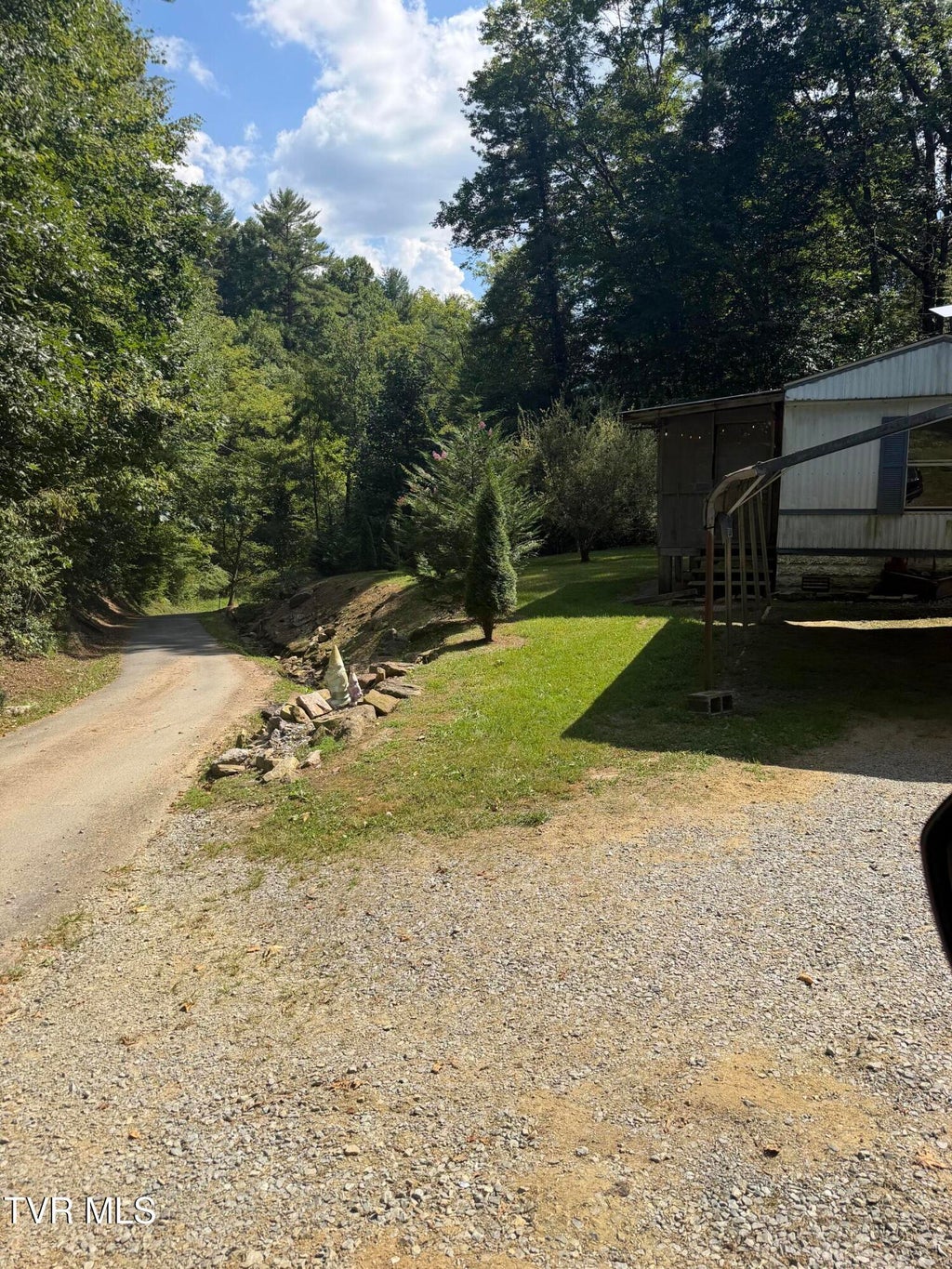 Photo of 117 Ben Ashley Lane, Roan Mountain, TN 37687 (MLS # 10000503)