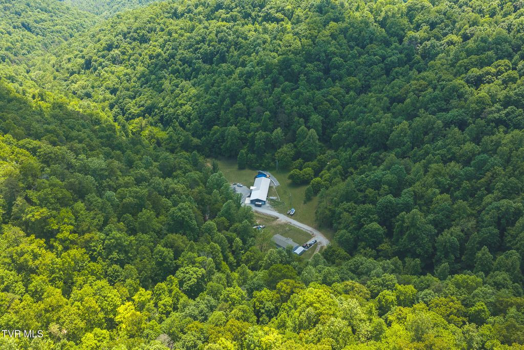 Photo of 622 Earls Hollow Road, Speedwell, TN 37870 (MLS # 9995511)