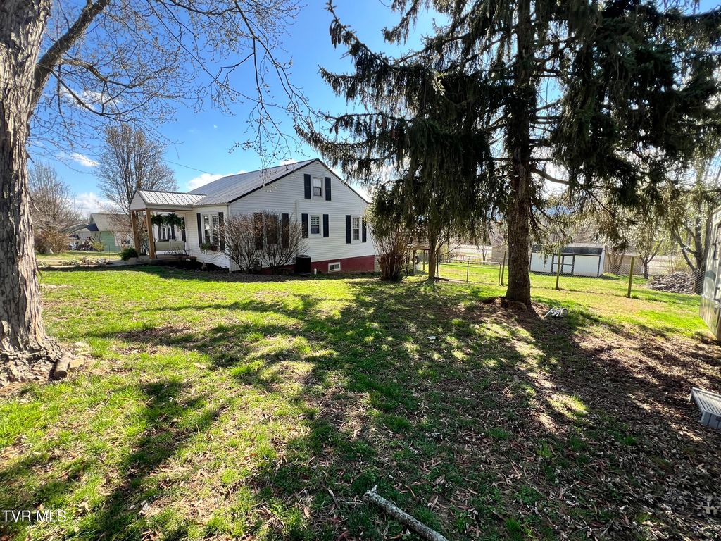 Photo of 424 Bay Street, Mount Carmel, TN 37645 (MLS # 9992116)