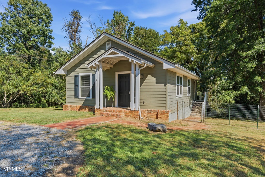 Photo of 179 Lynn Lane, Johnson City, TN 37604 (MLS # 10000445)