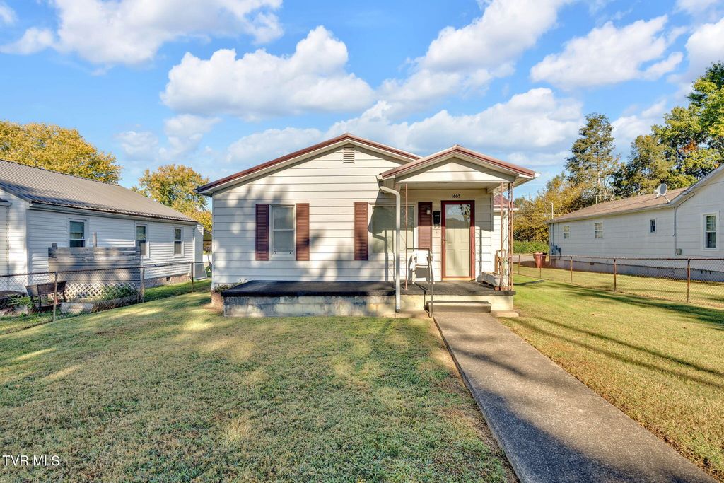 Photo of 1605 Myrtle Avenue, Johnson City, TN 37601 (MLS # 9987255)